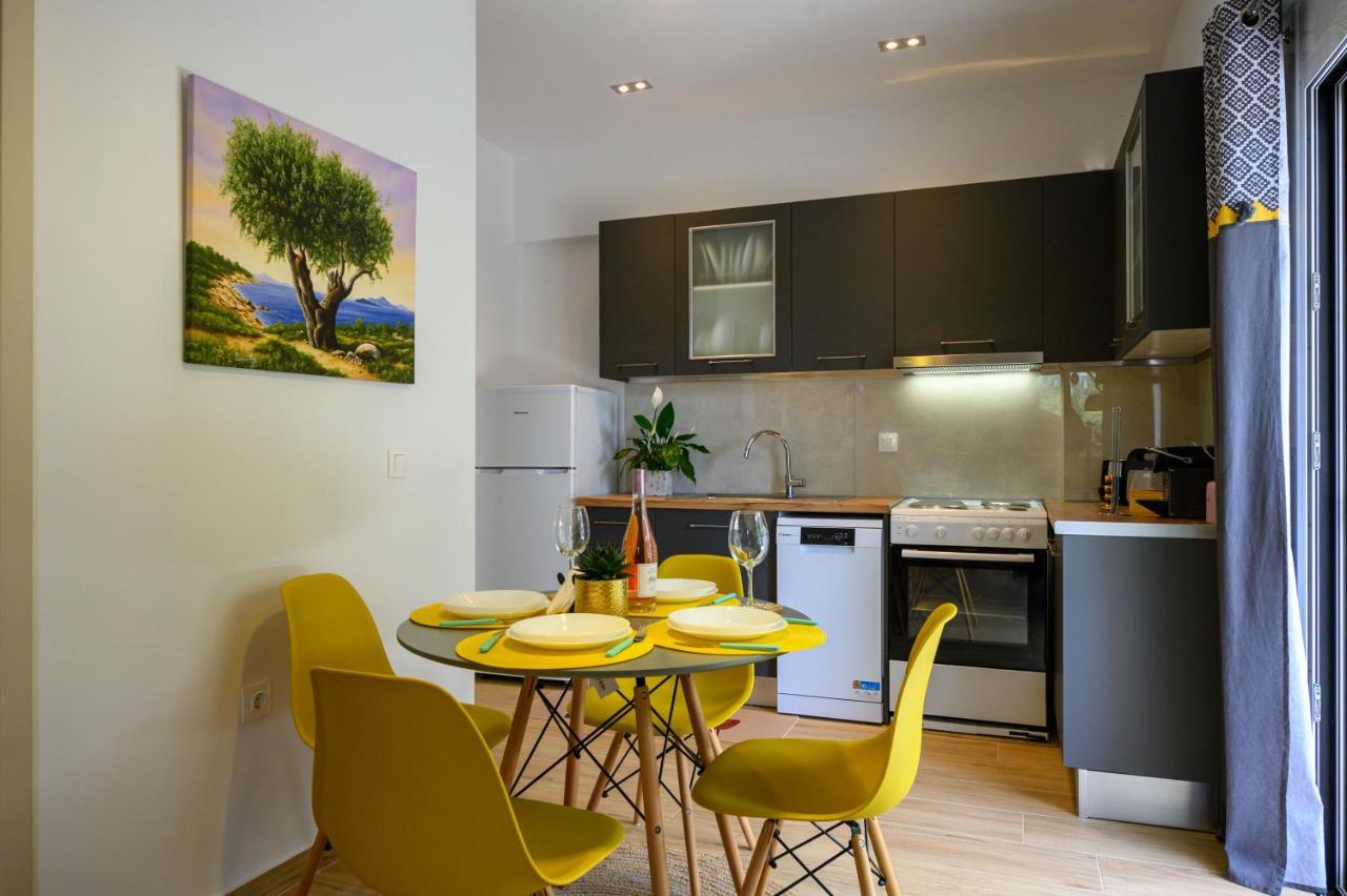 Chic Apartment In Nature, 5-Min Walk To The Beach Kalamata Exterior photo