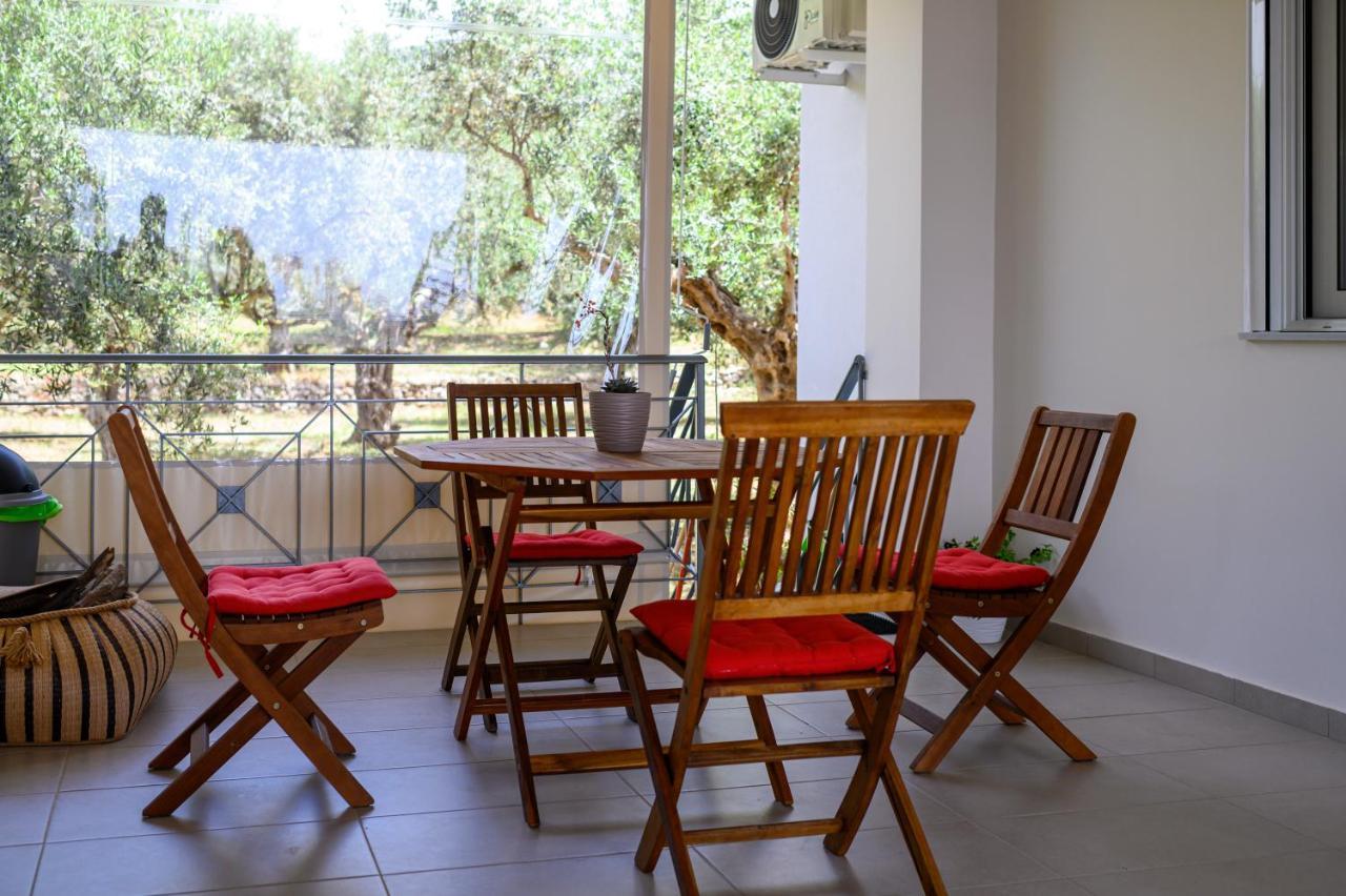Chic Apartment In Nature, 5-Min Walk To The Beach Kalamata Exterior photo