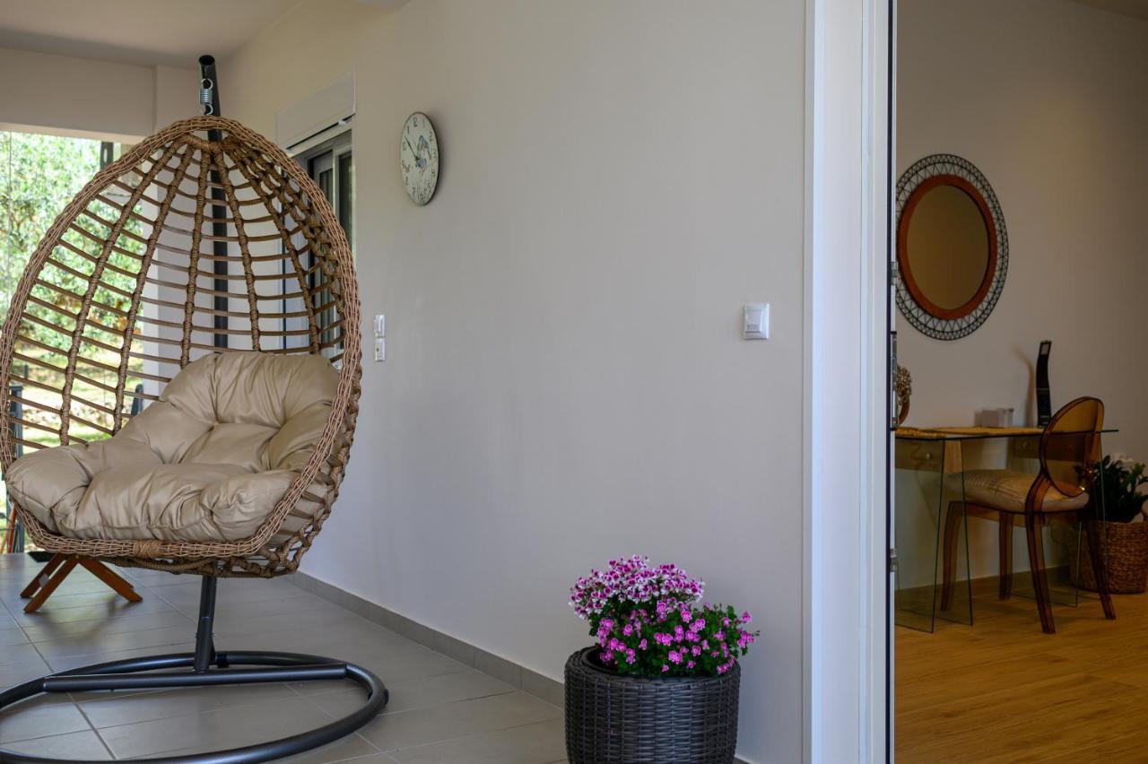 Chic Apartment In Nature, 5-Min Walk To The Beach Kalamata Exterior photo