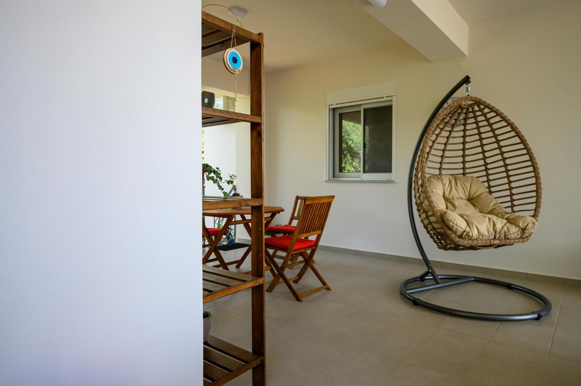 Chic Apartment In Nature, 5-Min Walk To The Beach Kalamata Exterior photo